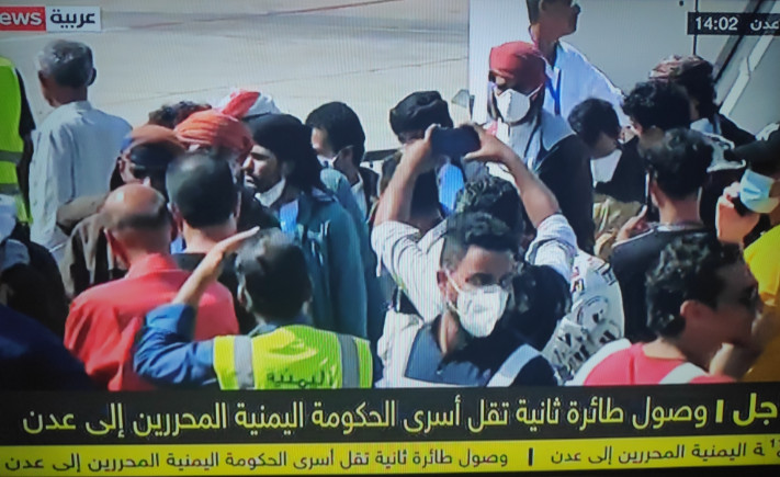 وصول اسرى الى عدن في عملية تبادل اسرى بين السعودية والحوثيين والشرعية