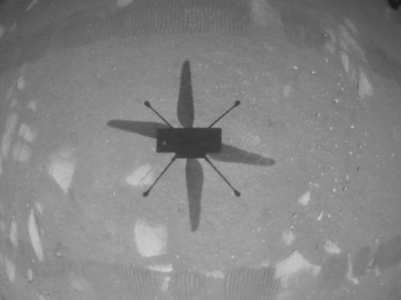 مروحية إنجينويتي المريخية أول مركبة فضائية تكمل رحلة يتم التحكم بها من كوكب أخر