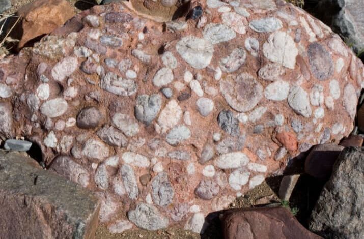 لماذا يدرس العلماء الصخور